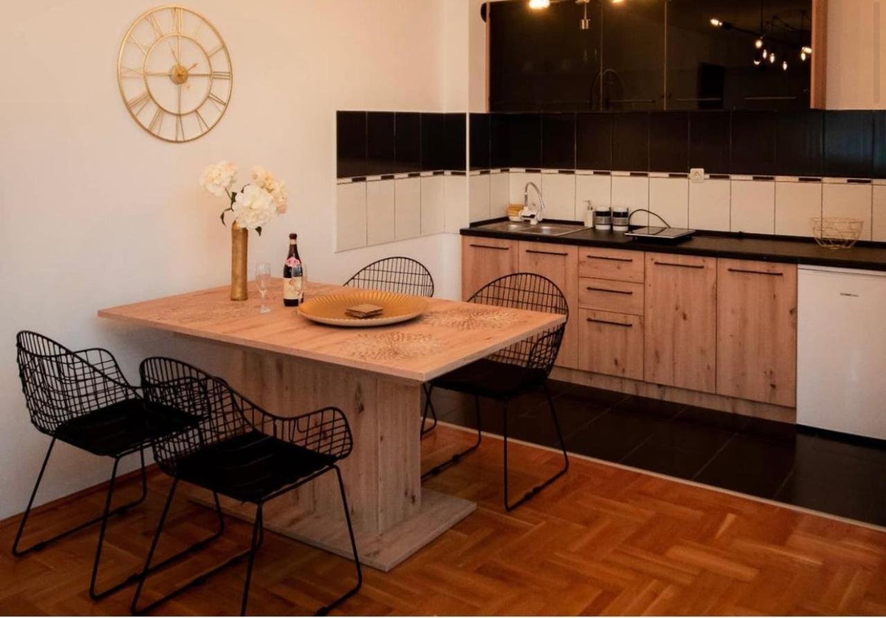 Lux Stan Na Dan Pozarevac Appartement Buitenkant foto